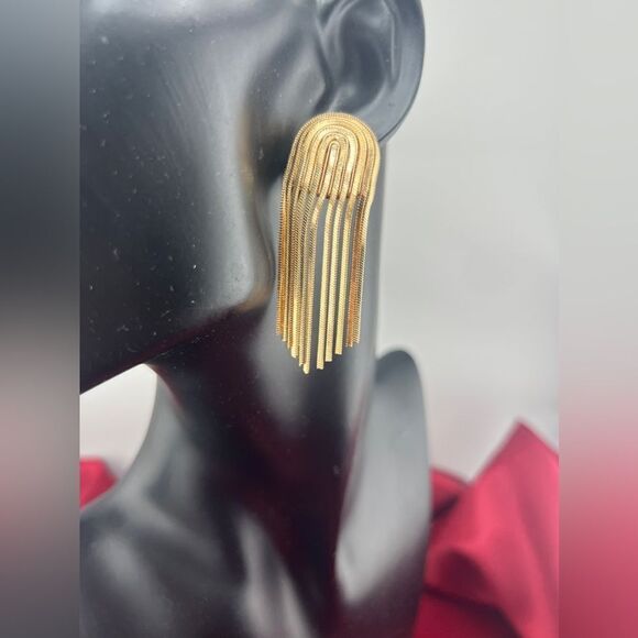Bold & Elegant Gold Drape Chain Earrings - Picture 4 of 5